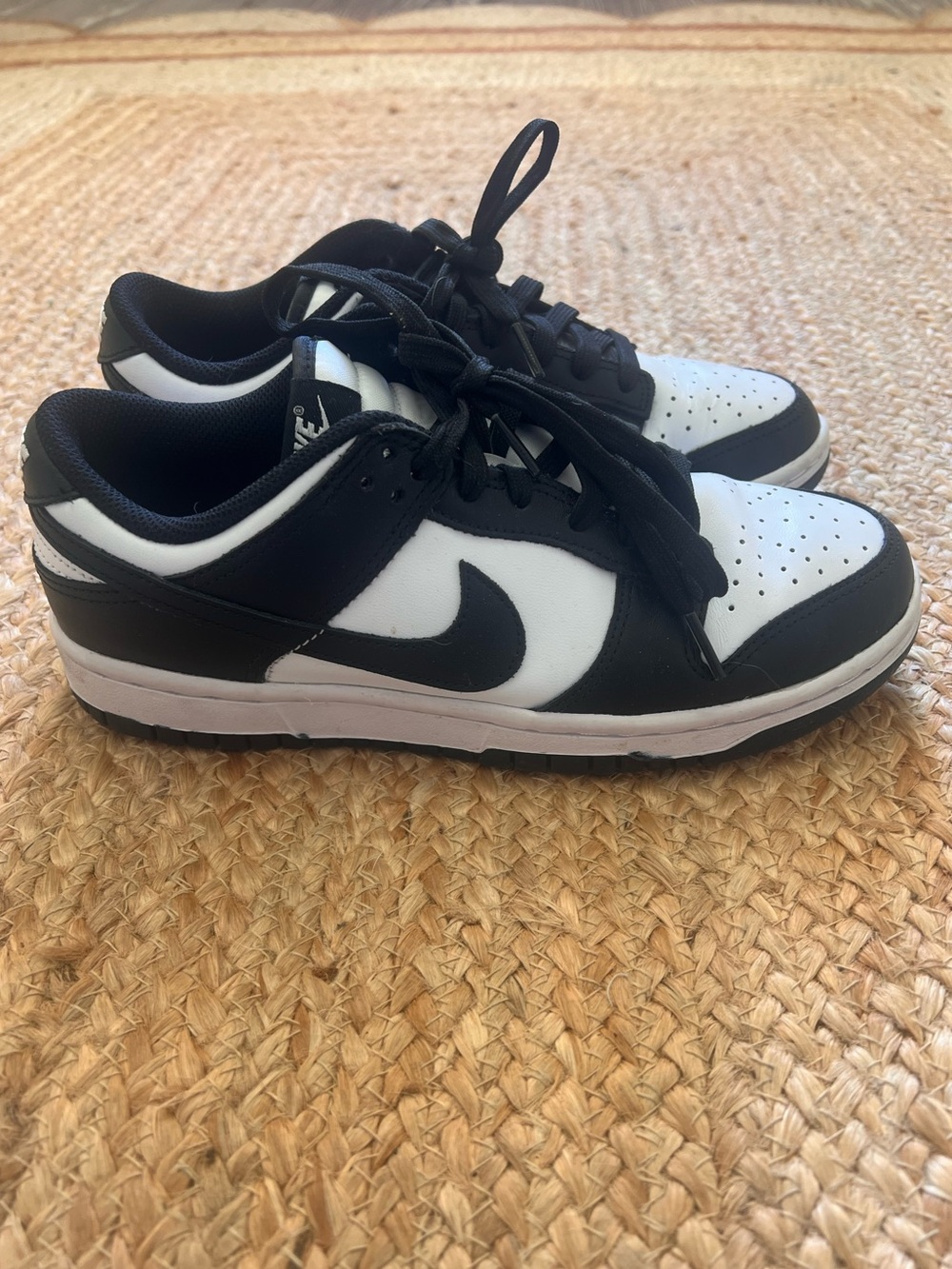 Nike Women’s Black/White Low-Top Sneakers
